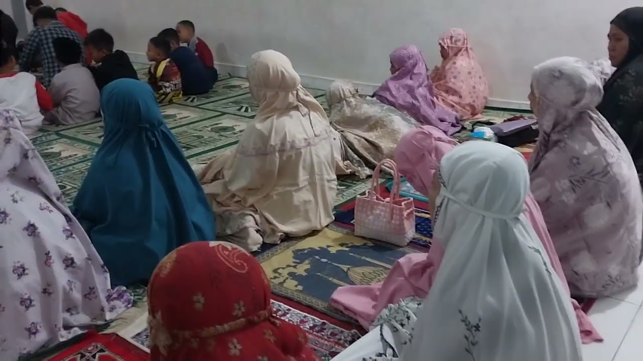 Taraweh pertama di Yayasan Al-Furqon 