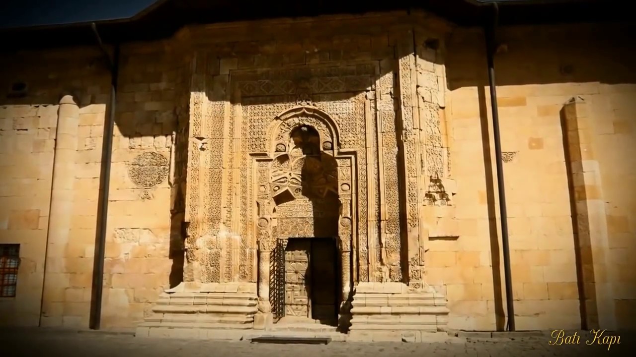 Divriği Ulucami Kapılara D&uuml;şen G&ouml;lgeler