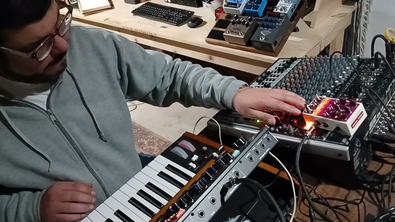 Chase Bliss Mood Jam with The Behringer Poly-D in My Basement 