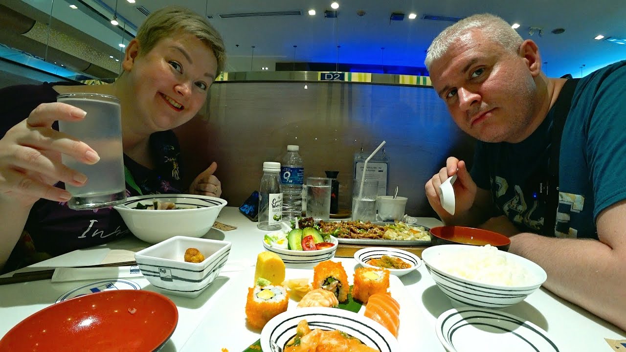 Мукбанг заставила Вована ОТРАБАТЫВАТЬ еду🤣ВКУСНЕЙШИЕ суши🍤🍣РОЛЛЫ, рамен в кафе Фиджи в Паттайе