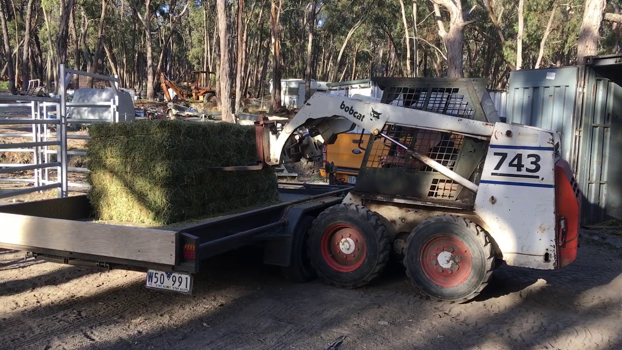 Easy small hay bale handling 12 at once