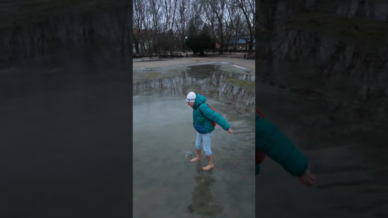 Moczę nogi w stawie Jasne Błonia 🦵 🧊🌊👣💦🏊