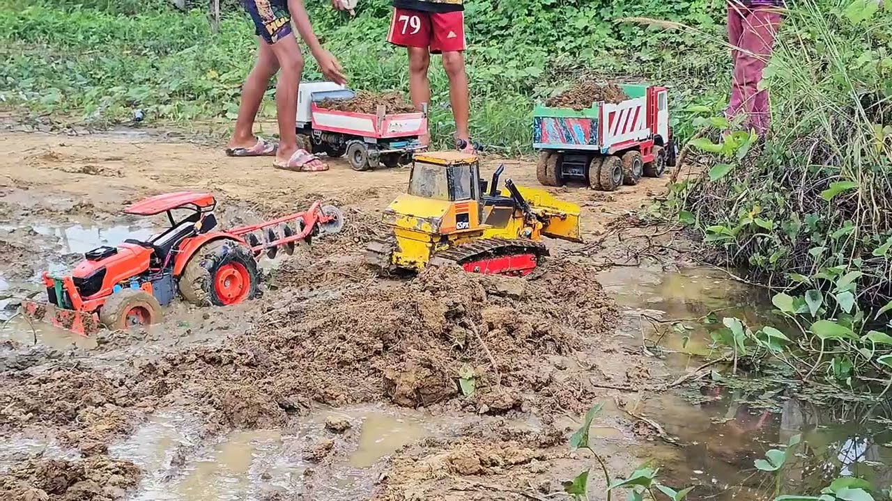 RC Tractor stuck Construction 