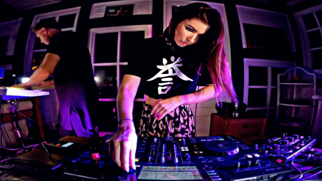 2h Melodic Techno LIVE SET by 11 Unicorns - 