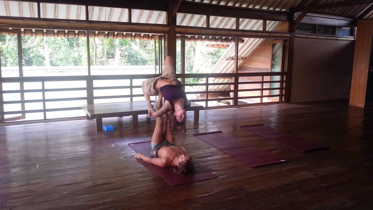 Partner yoga - Radiantly Alive Ubud