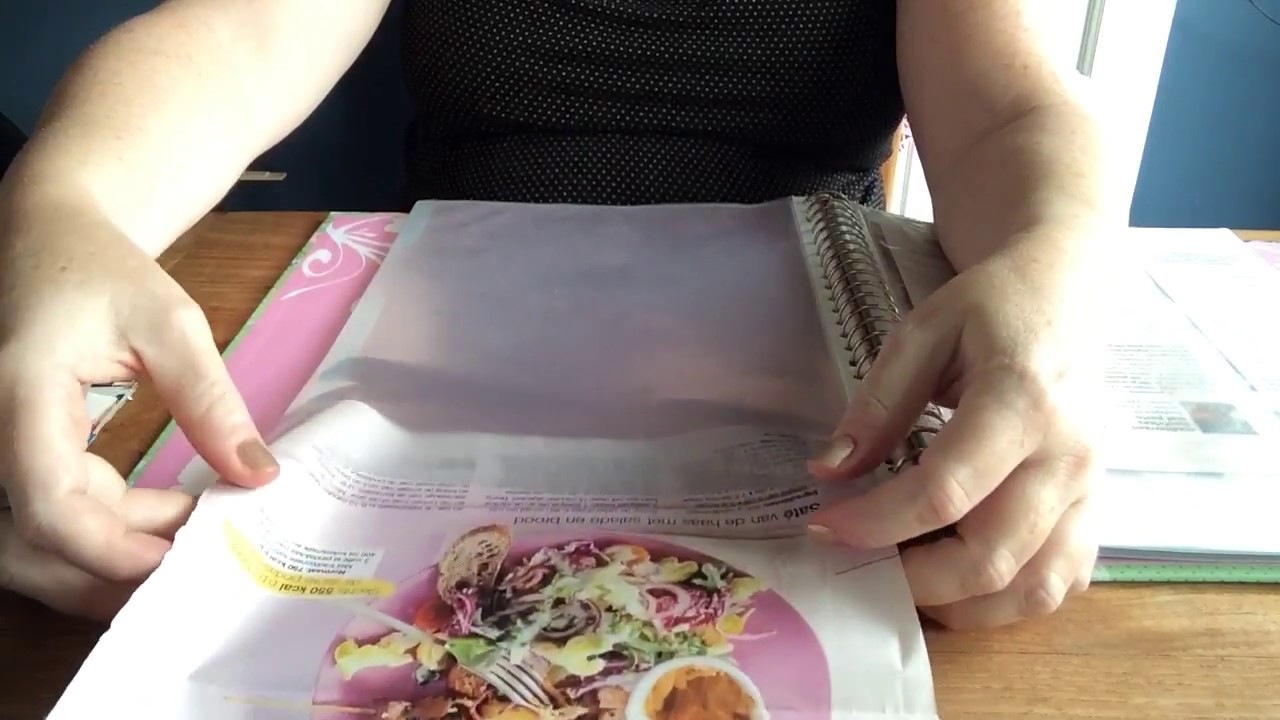 ASMR putting recipes in a binder with page turning and whispering in Dutch