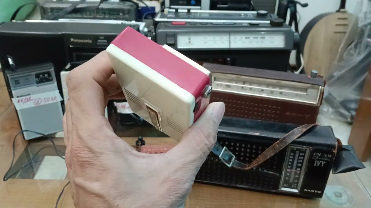 Đ&agrave;i radio cổ b&aacute;n dẫn nội địa nhật.video Ng&agrave;y 16/11/2025. Lh: 0927688266 - 0973759210