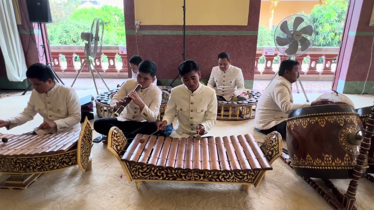 បទ ខែកមន១ជាន់ លេងកំដរក្នុងកម្មវិធីបុណ្យទក្ខិណានុប្បប្បទានគម្រប់ខួប២ឆ្នាំរបស់សម្ដេចទេព វង្ស 