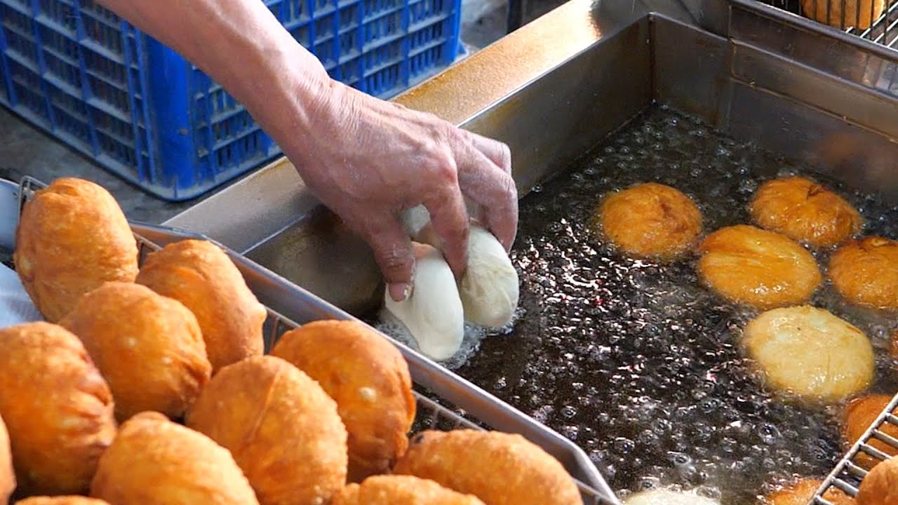 жареные булочки с карри, жареные булочки с красной фасолью, жареный хлеб - тайваньская уличная еда