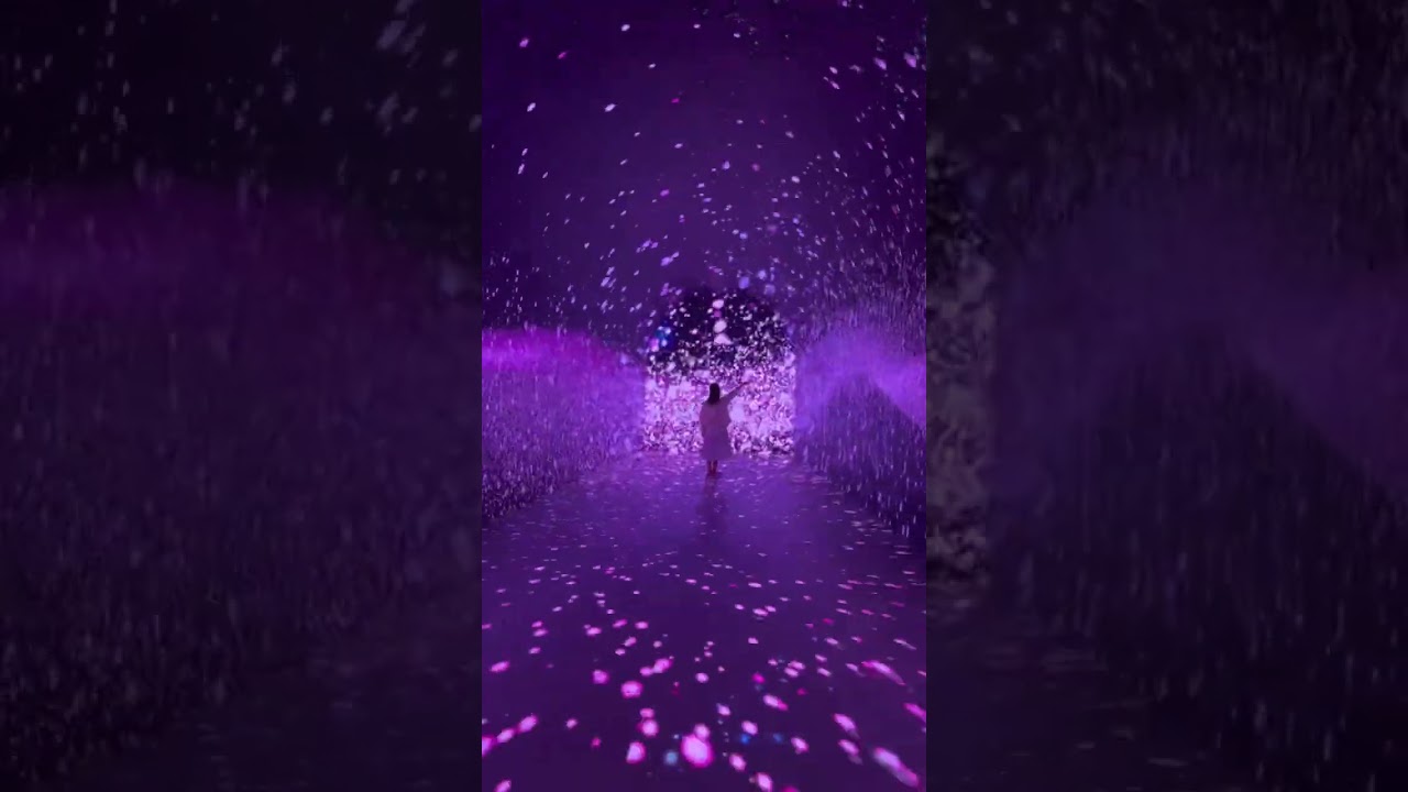 Immersive tunnel brings you to the universe!