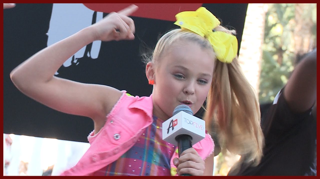 JOJO SIWA DANCE CHALLENGE WITH FANS! | #ATVatVidCon