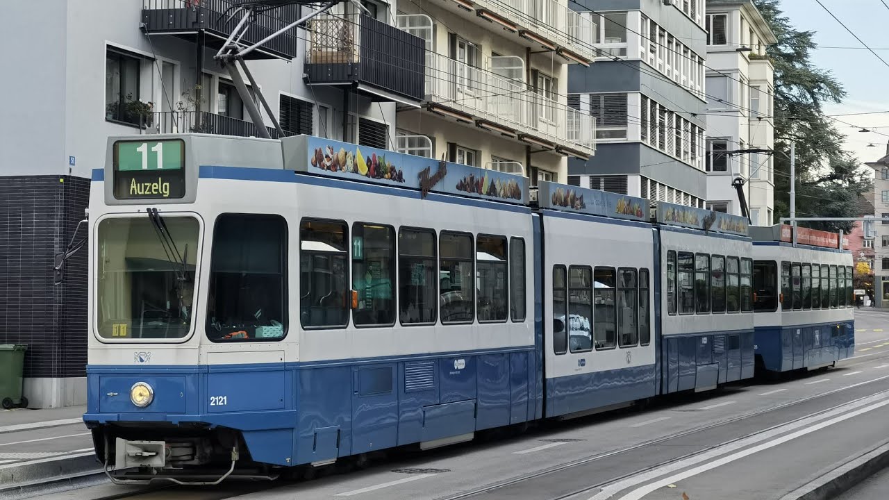 Strassenbahn Zürich Tram 2000 Sänfte + Pony auf der Linie 11 Richtung Auzelg 