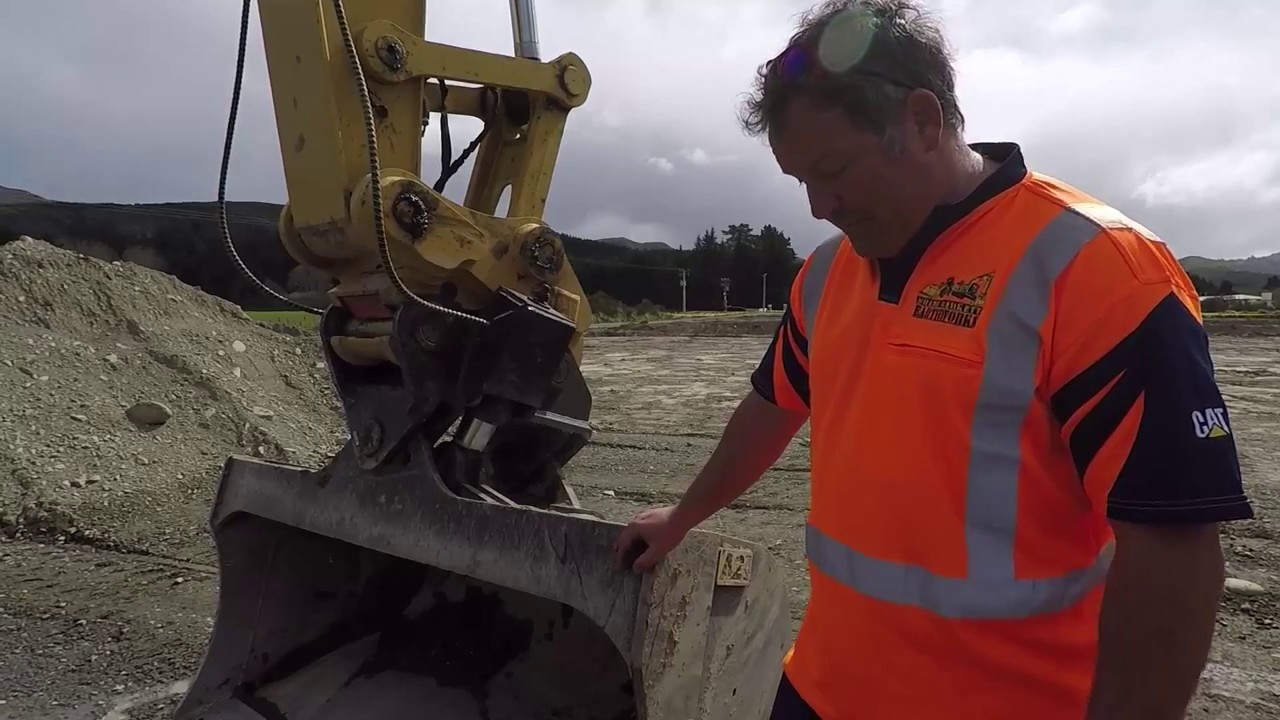 Recommended tilt bucket for earthmoving works | Attach2 - New Zealand
