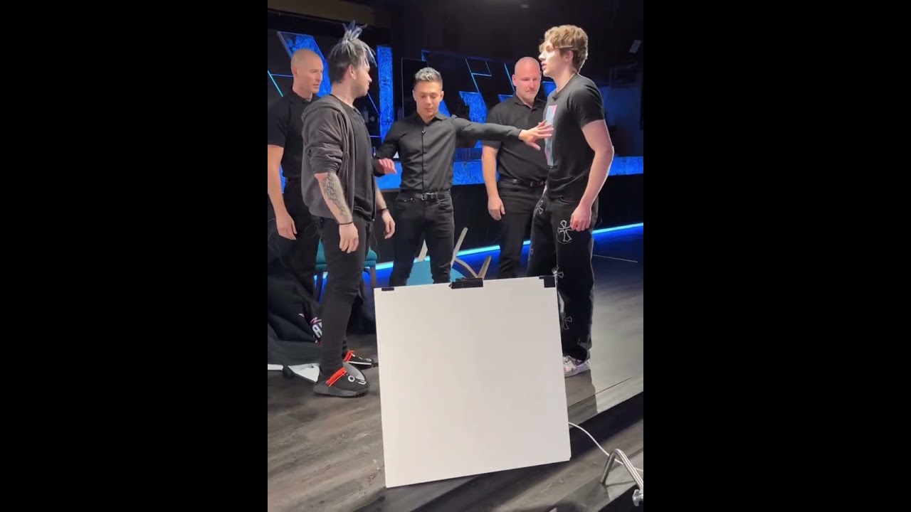 Halien napaden v Clashofthestars