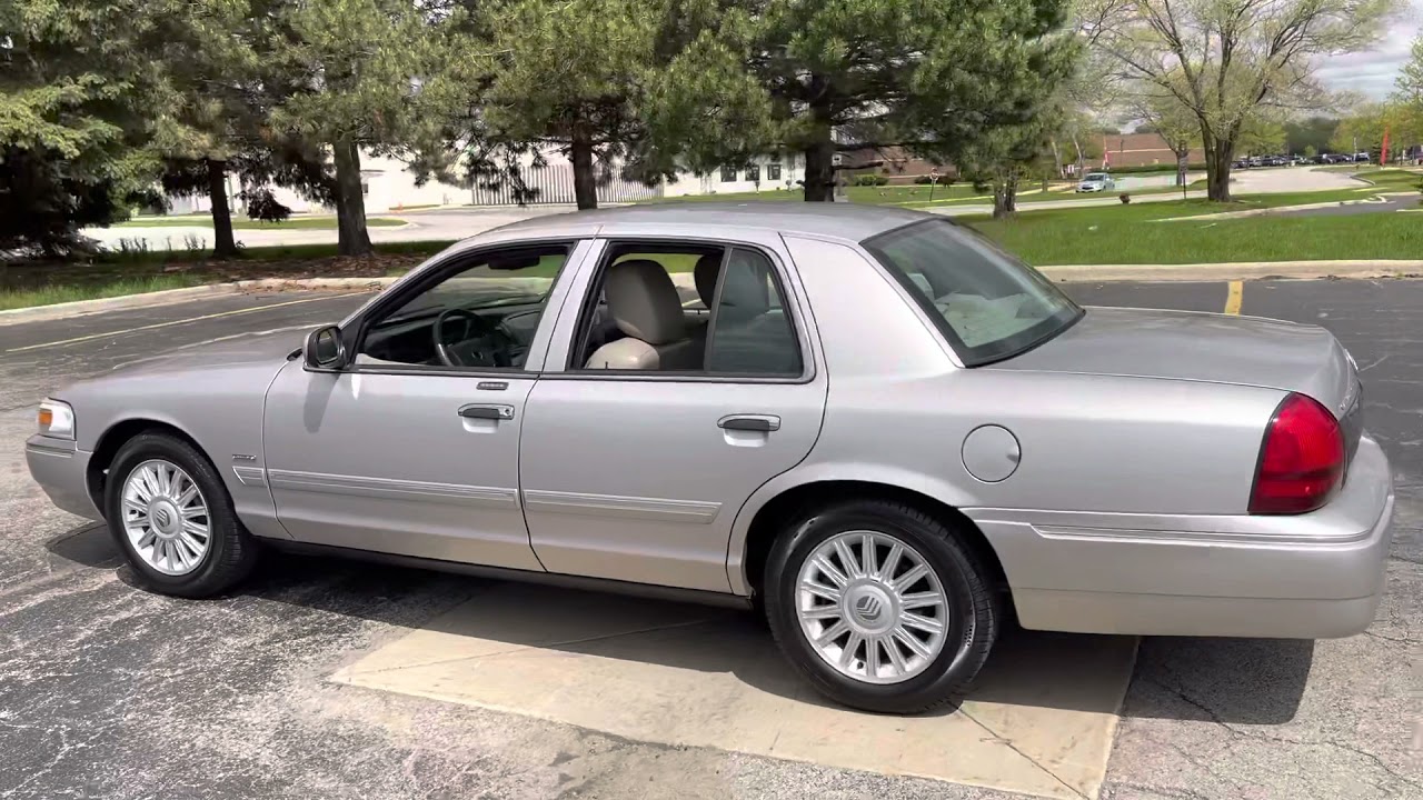 2011 Mercury Grand Marquis-P4434