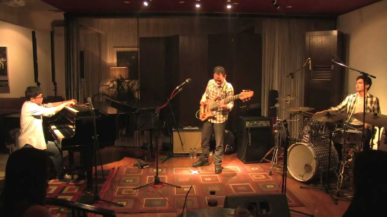 Indro Hardjodikoro Trio - Drum & Bass @ Mostly Jazz 10/03/12 [HD]