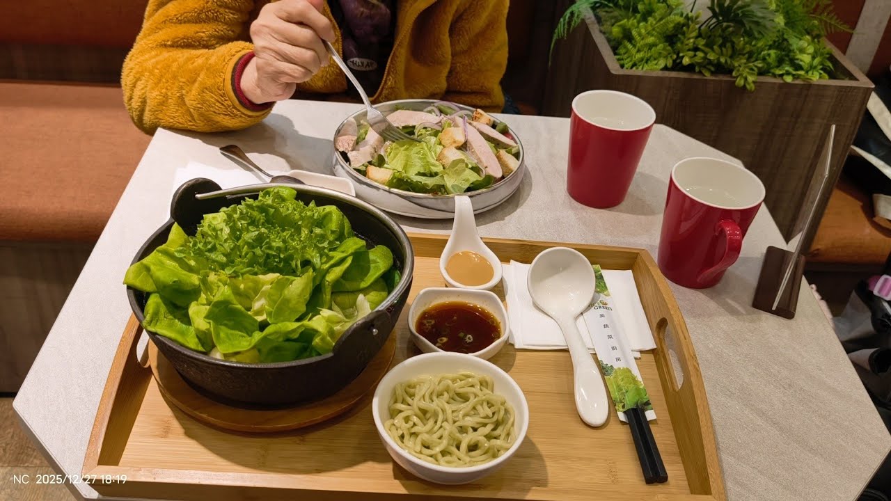 小島慢遊 Let it Slow 咖啡廳｜早午餐+木頭鋼筆+Xiaomi 多功能養生壺 N1+NICE GREEn 美蔬菜廚房(忠孝旗艦店)+康是美+忠孝SOGO美食街2025年12月27日