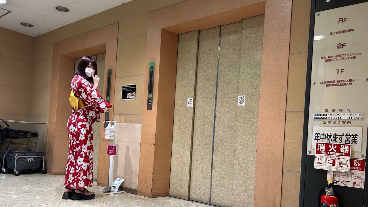 イオン千歳店の シースルー エレベーター HITACHI