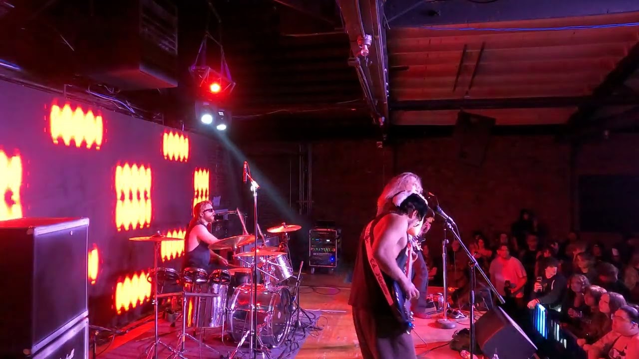 Giant Skunk - HmmCraw Live
