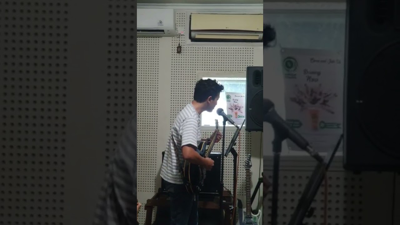 Asik juga Perpisahan versi akustik. Bikin album akustik apa yah? 