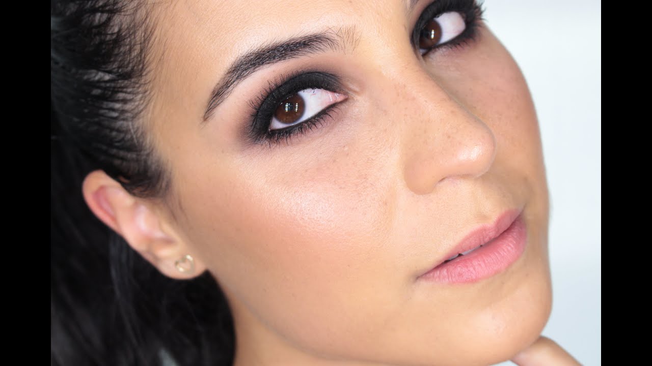Ojos ahumados en Negro | Black Smokey Eye Look