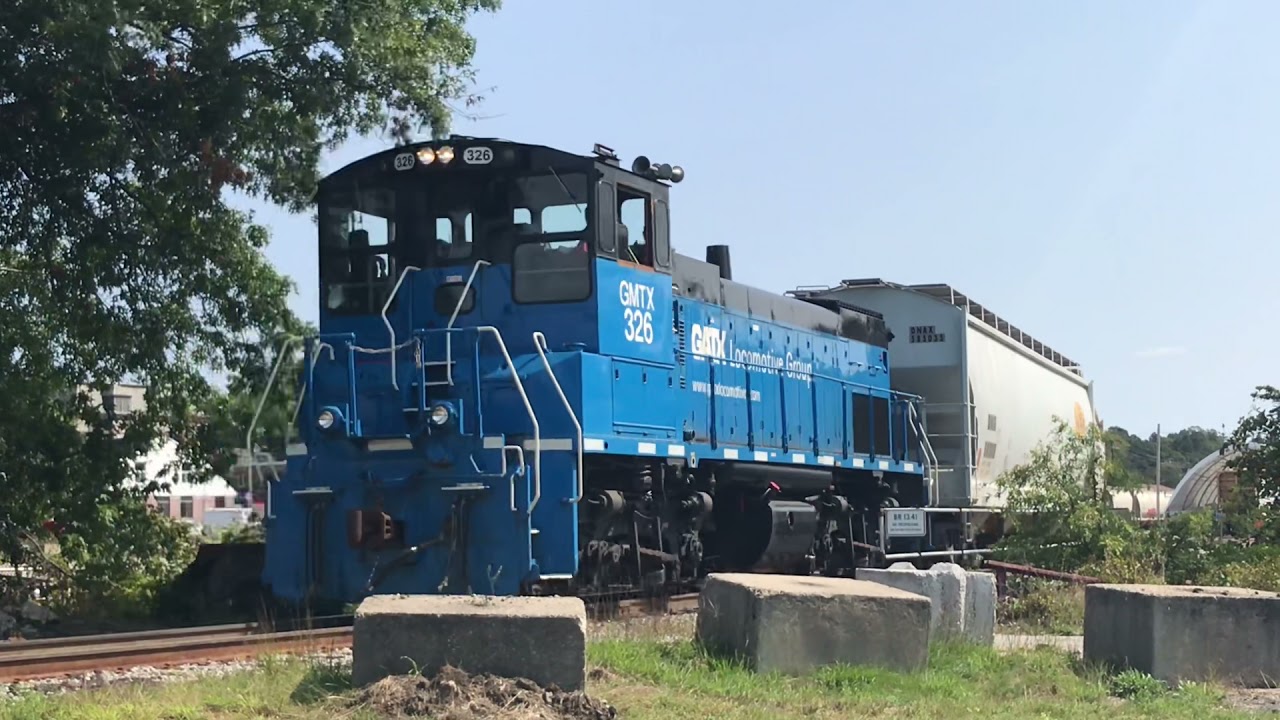 Grafton & Upton Railroad - Switching at the Hopedale Distribution Ctr