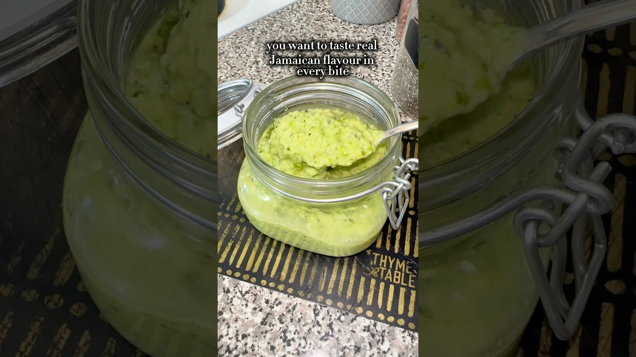 JAMAICAN GREEN SEASONING IN UNDER A MINUTE !