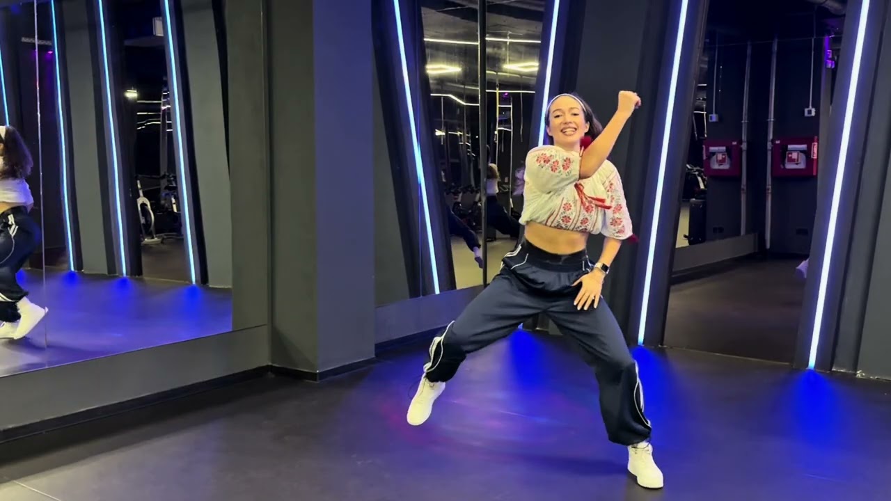 Romanian girl - Stefania Dance Fitness Workout Choreography