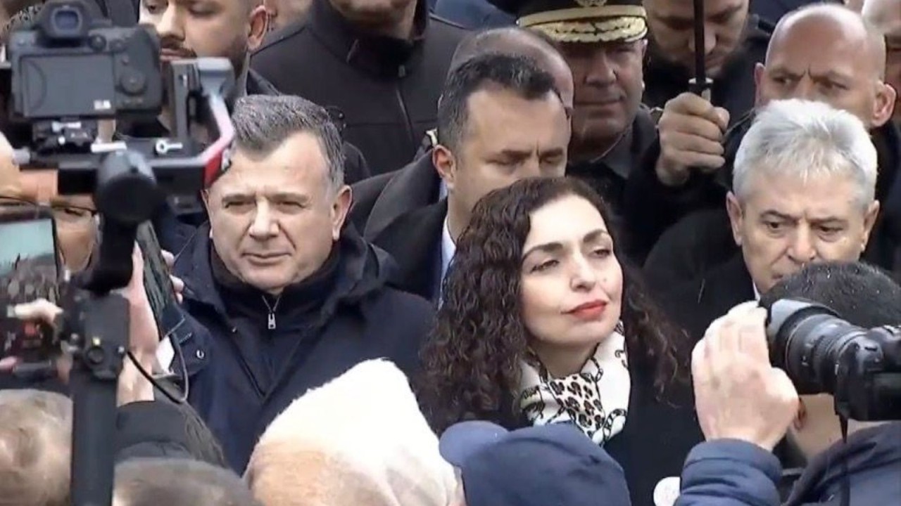 Protesta për UÇK-në! Taulant Balla përkrah Vjosa Osmanin dhe Ali Ahmetit