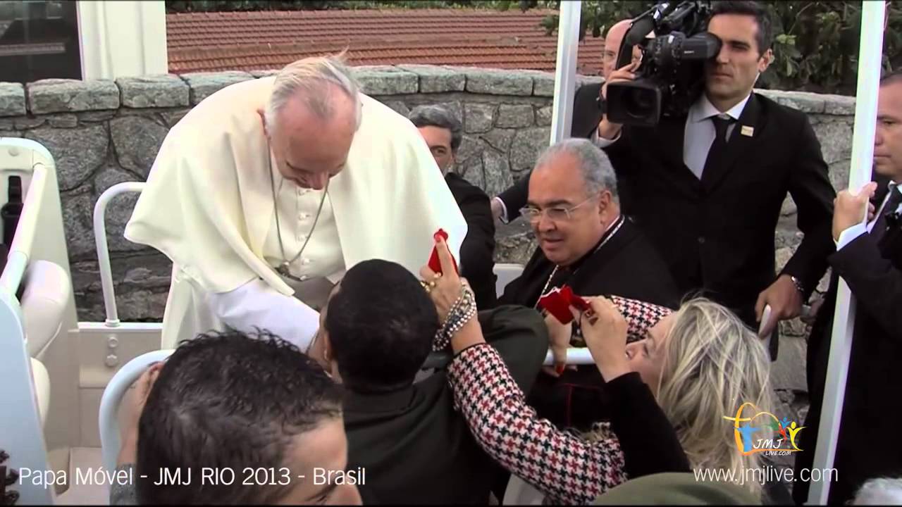 PAPA FRANCISCO NO PAPA MÓVEL - MELHORES MOMENTOS - JMJ RIO 2013