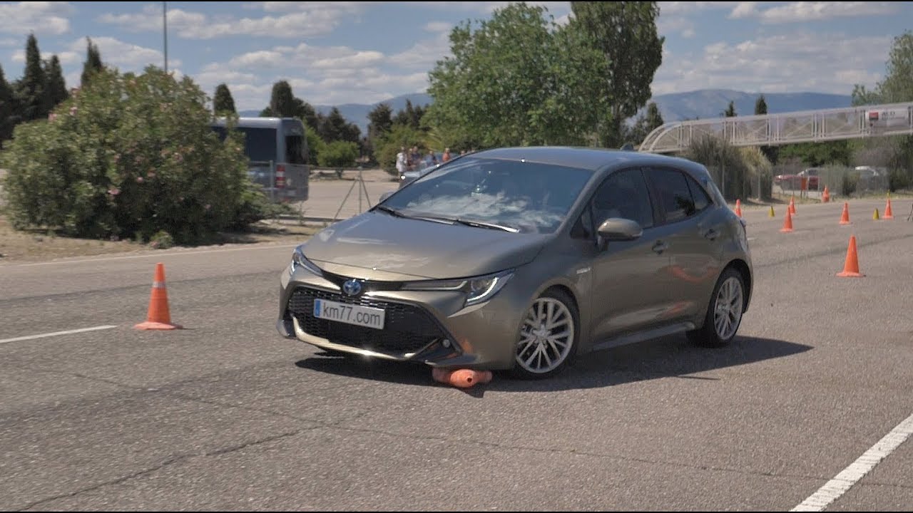 Toyota Corolla  2019 - Maniobra de esquiva (moose test) y eslalon | km77.com