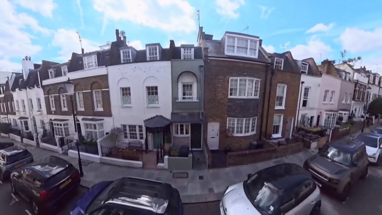 Another tiny house in London up for sale and other ones shown here (UK) 14/Aug/2025