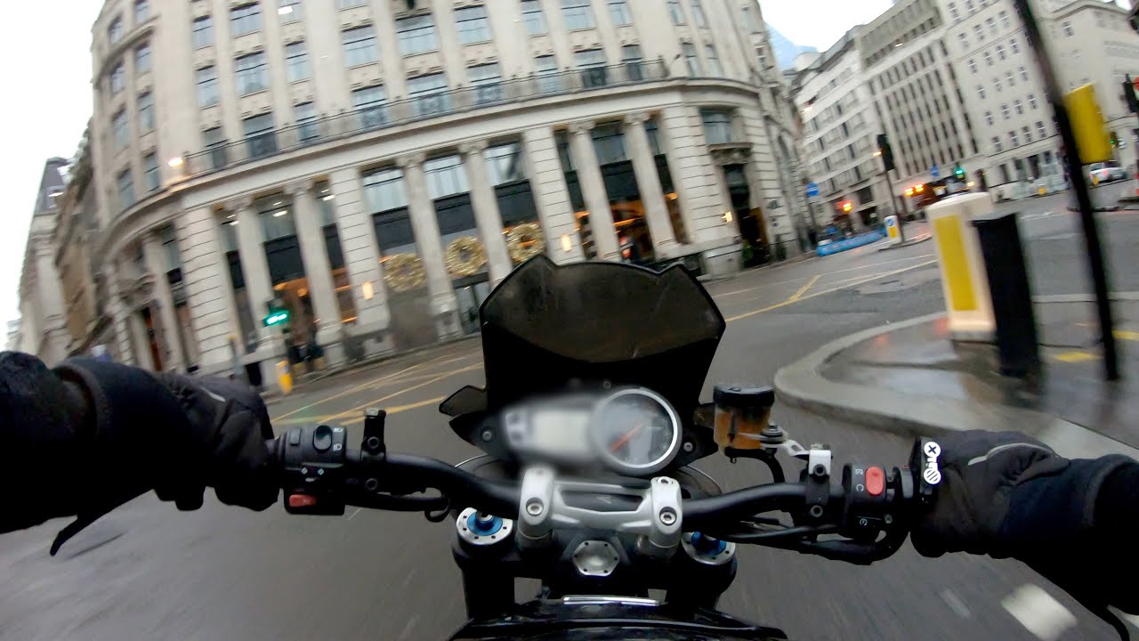 Triumph Speed Triple R 1050 | Ride Through London | Motorcycle POV | Arrow Exhaust | 4K