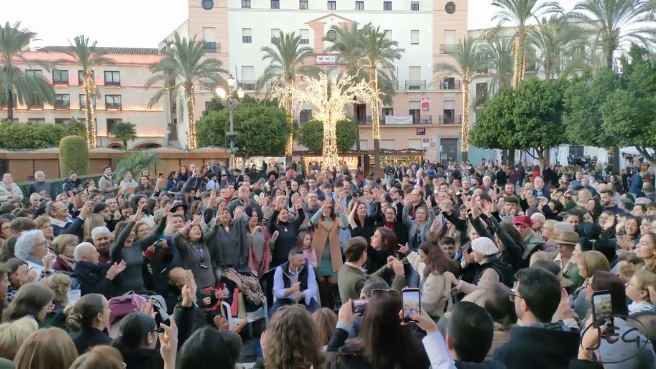 Zambomba del Coro de Navidad de la Hermandad de Las Viñas en la Plaza del Arenal Jerez 2023