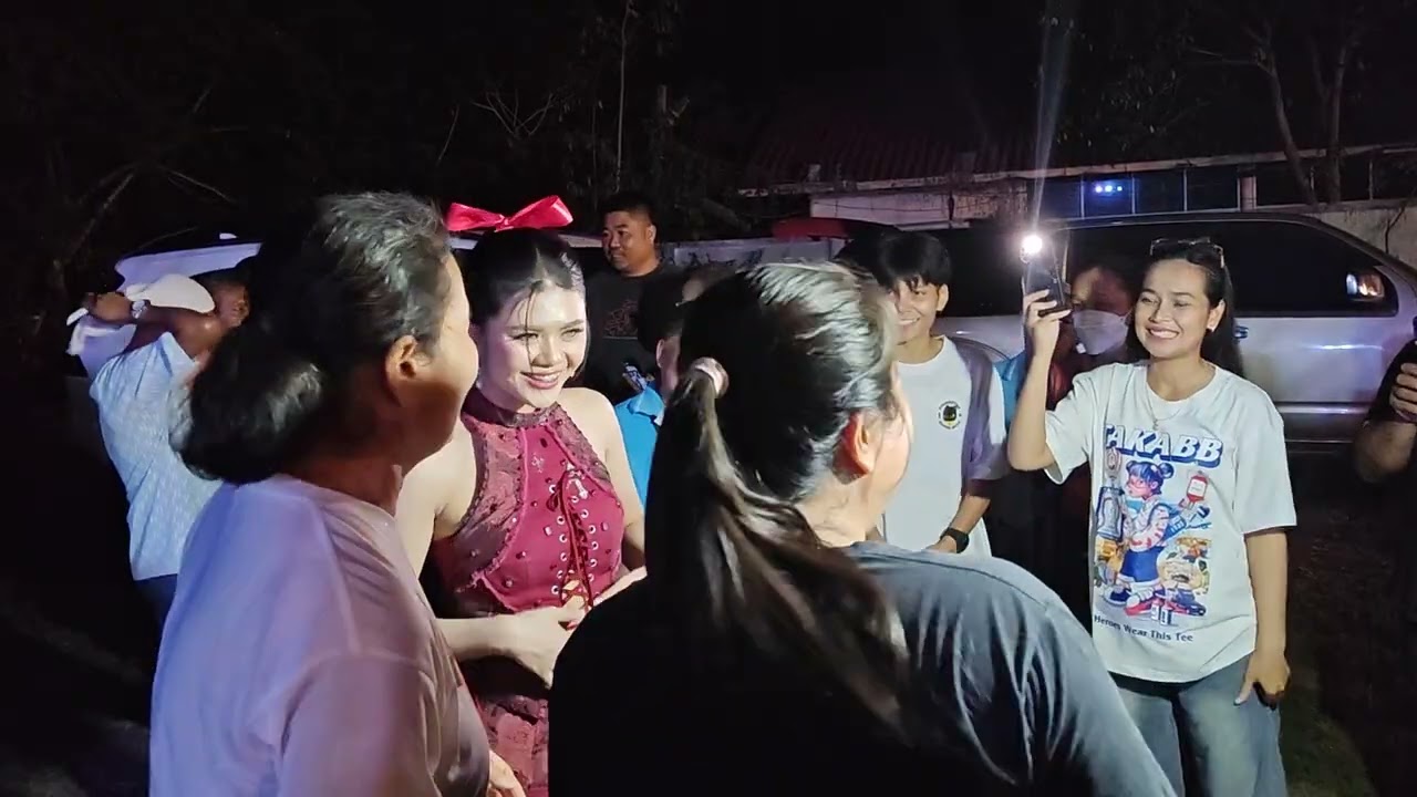 เก็บตกภาพแอ้ม ชลธิชา หลังจบการแสดงที่งานวัดไทยาวาส นครปฐม