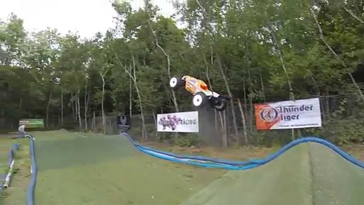 RC Offroad - Brushless Racing & Backflips auf der Strecke in Dortmund