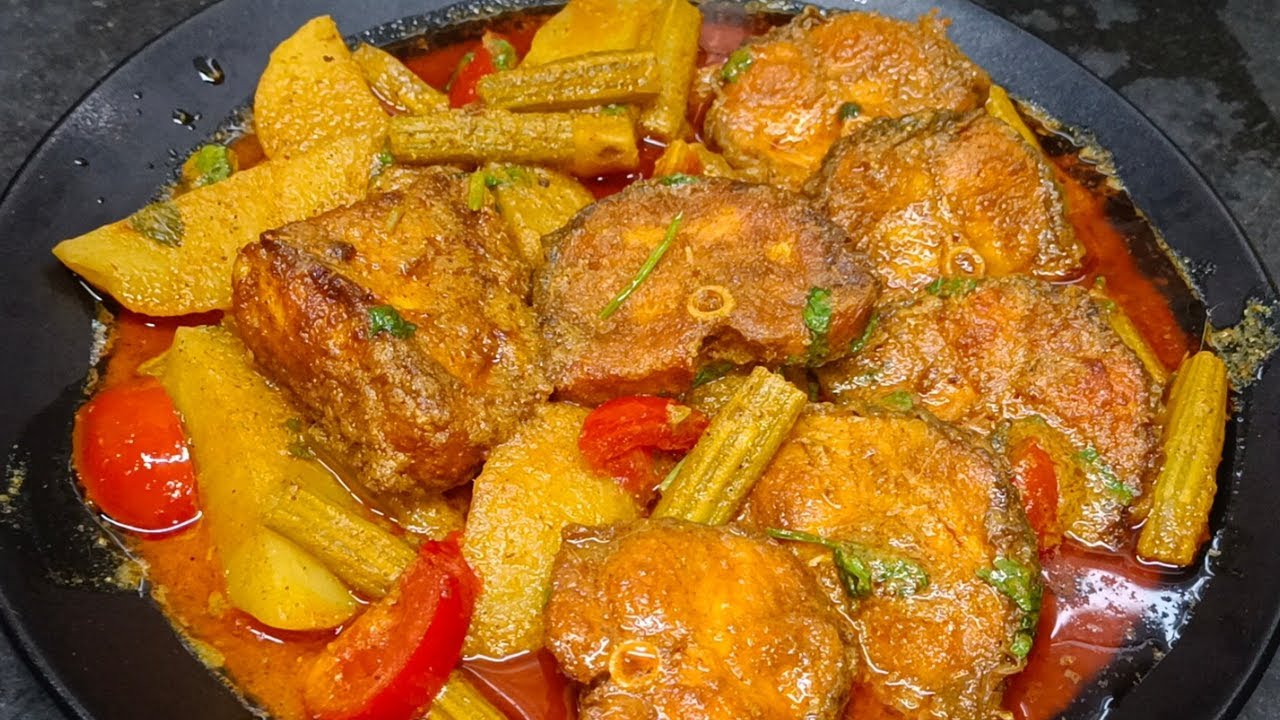 Kolkata famous Rohu Fish Curry| Fish Curry With Patato & drumstick (sajna) | Fish Curry