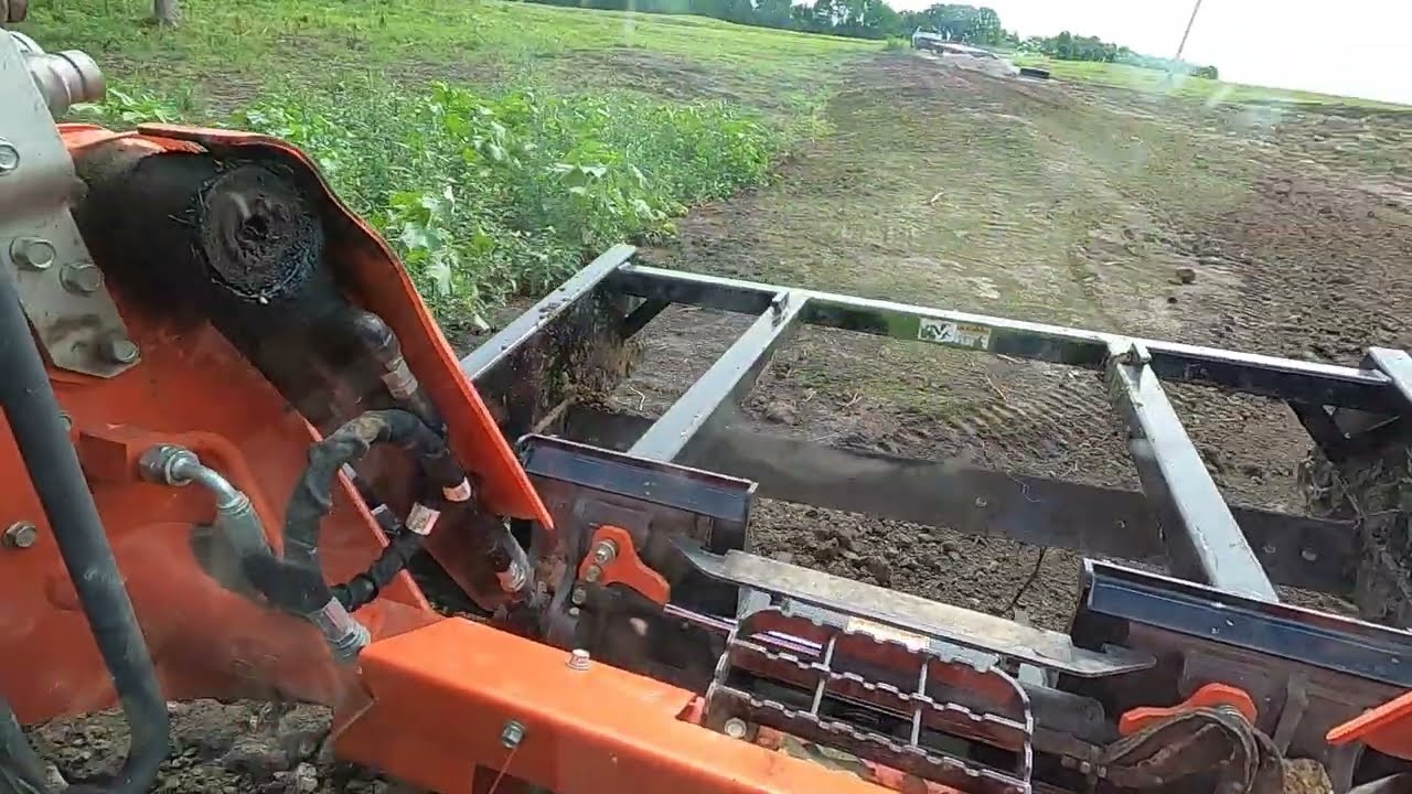 Using the Kubota Grader. SG2572.  ( Part 1 )
