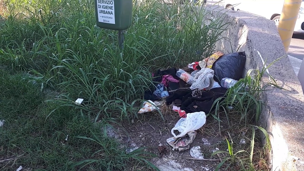 Brindisi, degrado alla pista ciclabile