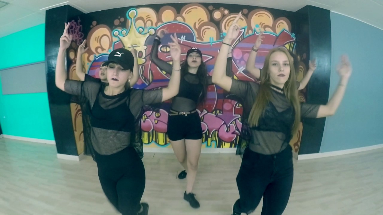 HIP HOP CIRQS DANCE STUDIO by Lourdes Morote