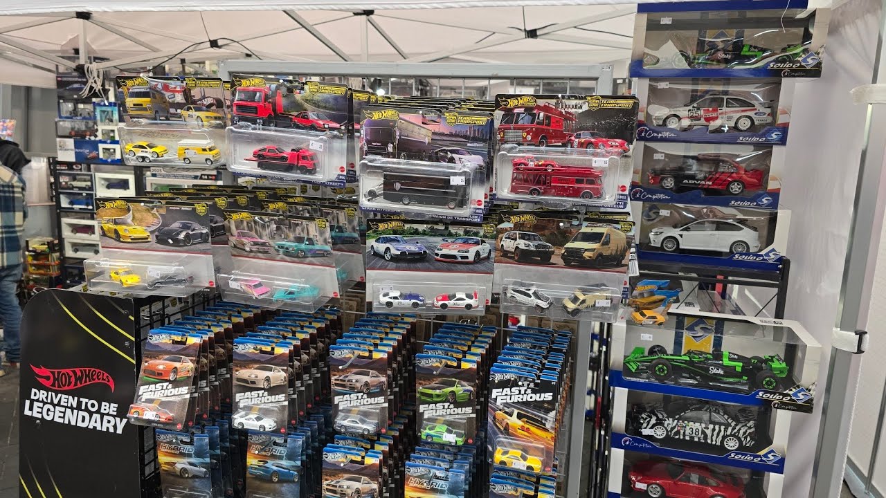 Давайте поищем литые машинки на Эссенском автосалоне! Hot Wheels, Minigt, Solido 🥲🥲🥲