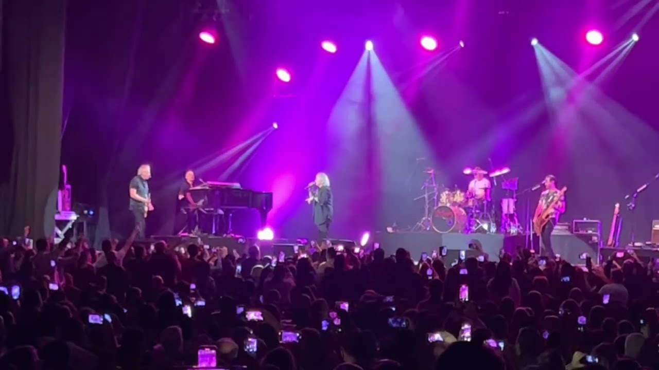 Air Supply - Making Love Out of Nothing at All (São Paulo, 10/022)