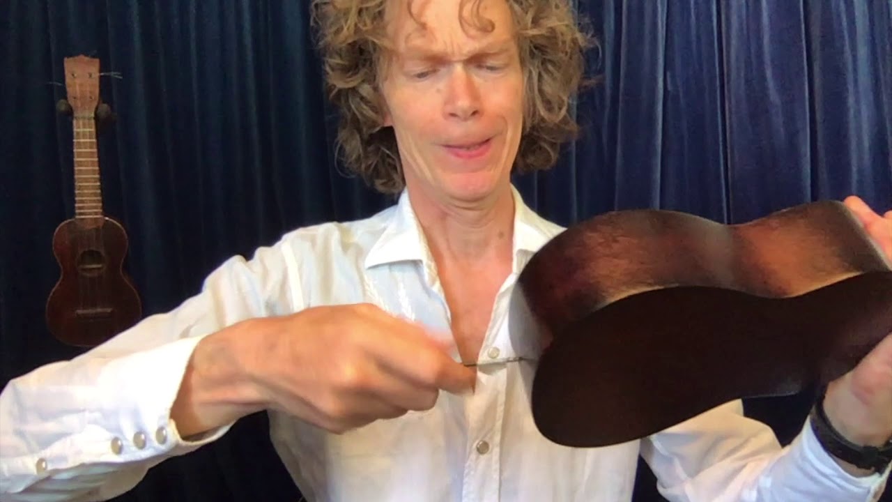 Draagbandknopjes monteren op de ukulele