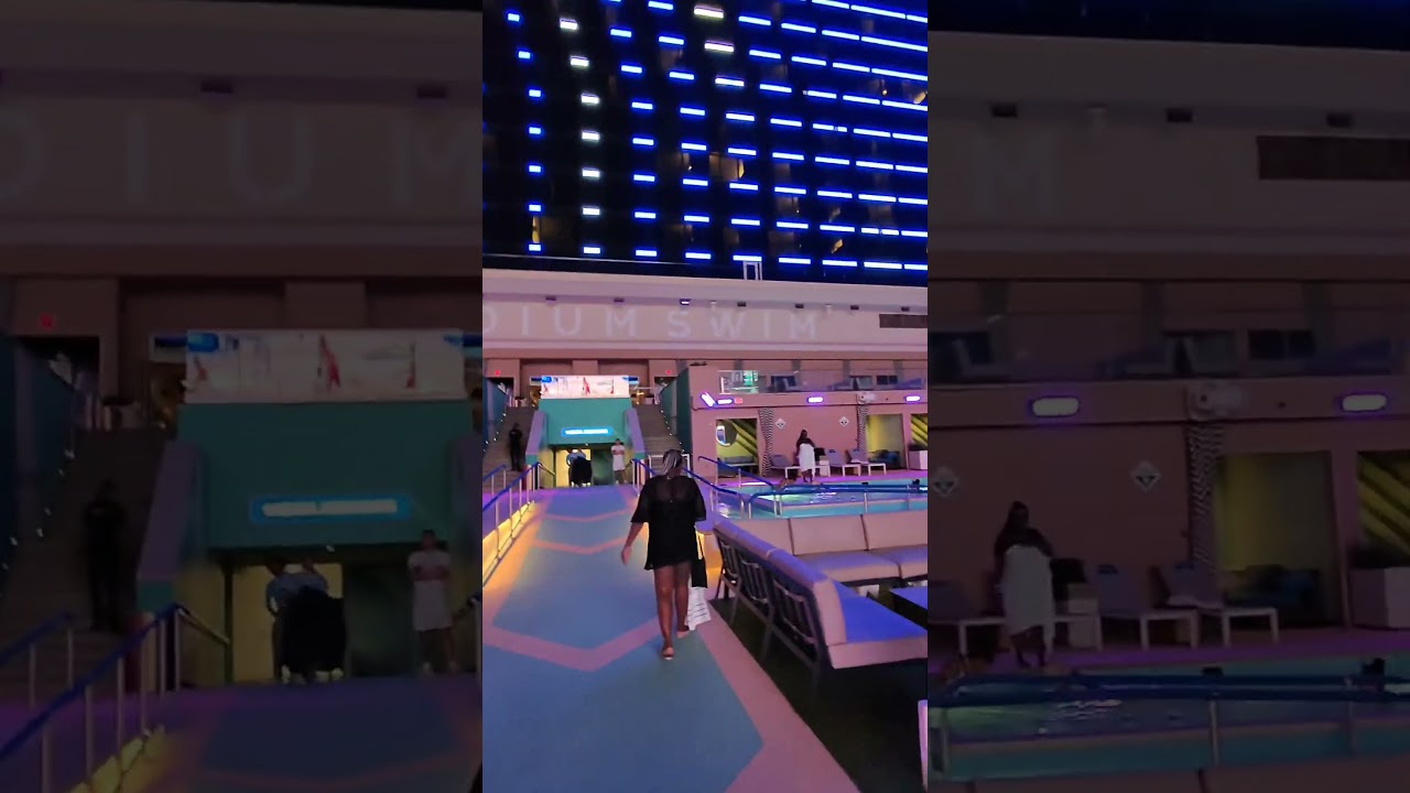 Circa Stadium Swim | Downtown Las Vegas Rooftop Pool #Rooftop #fremont #Vegas
