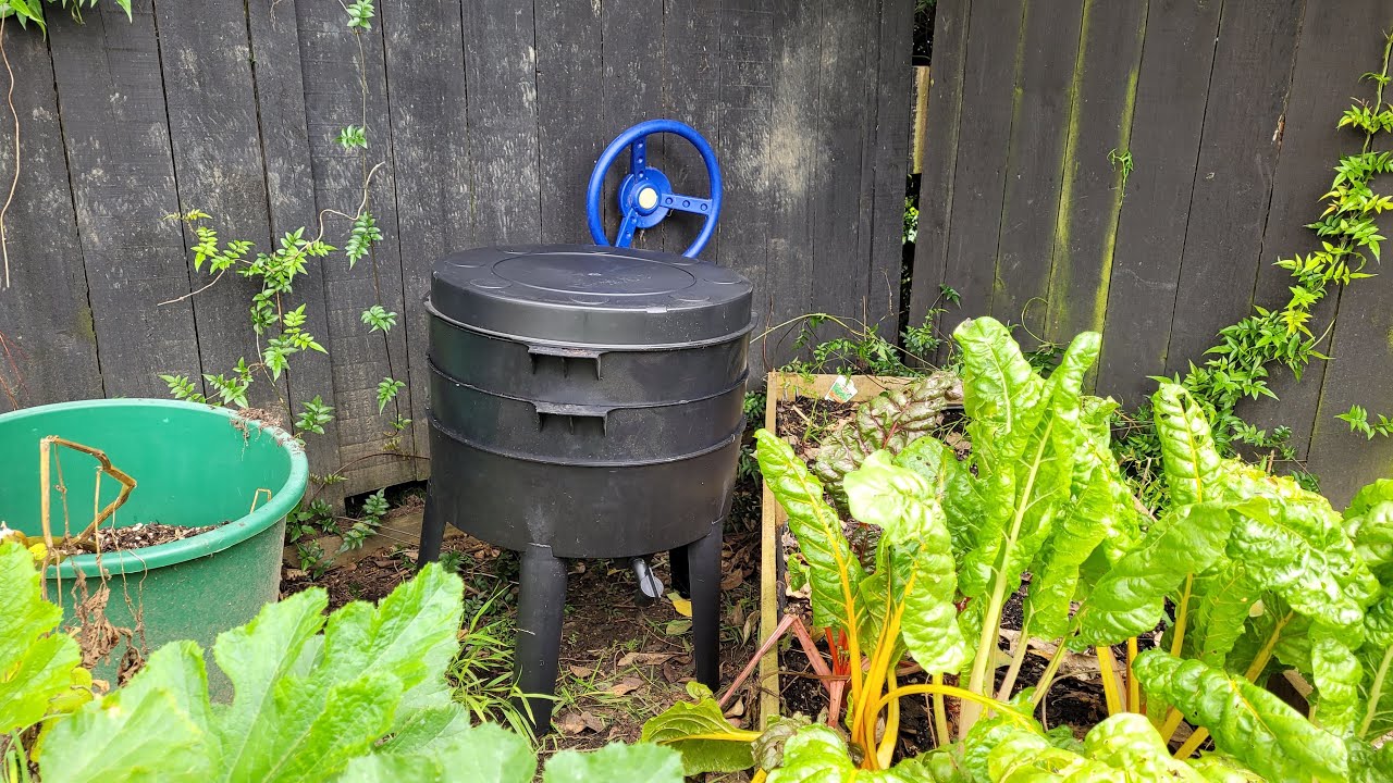 Setting Up A Can-O-Worms Worm Farm........And Learning Why Instructions Are Important!