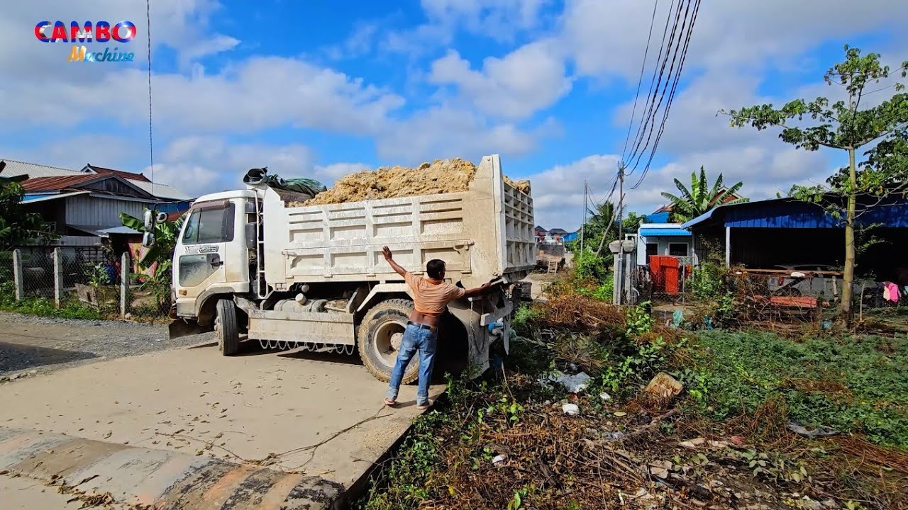 Wonderful First START Projec LANDFill Delete Flooded Using DOZER KOMATSU D20P & 5TTrucks Unload Soil
