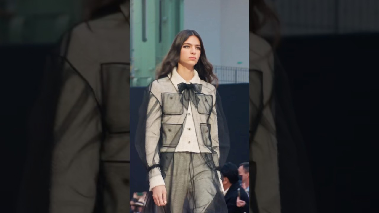 CHANEL Fall-Winter 2025/26 Ready-to-Wear Show - Plays on Scales &mdash; CHANEL Shows