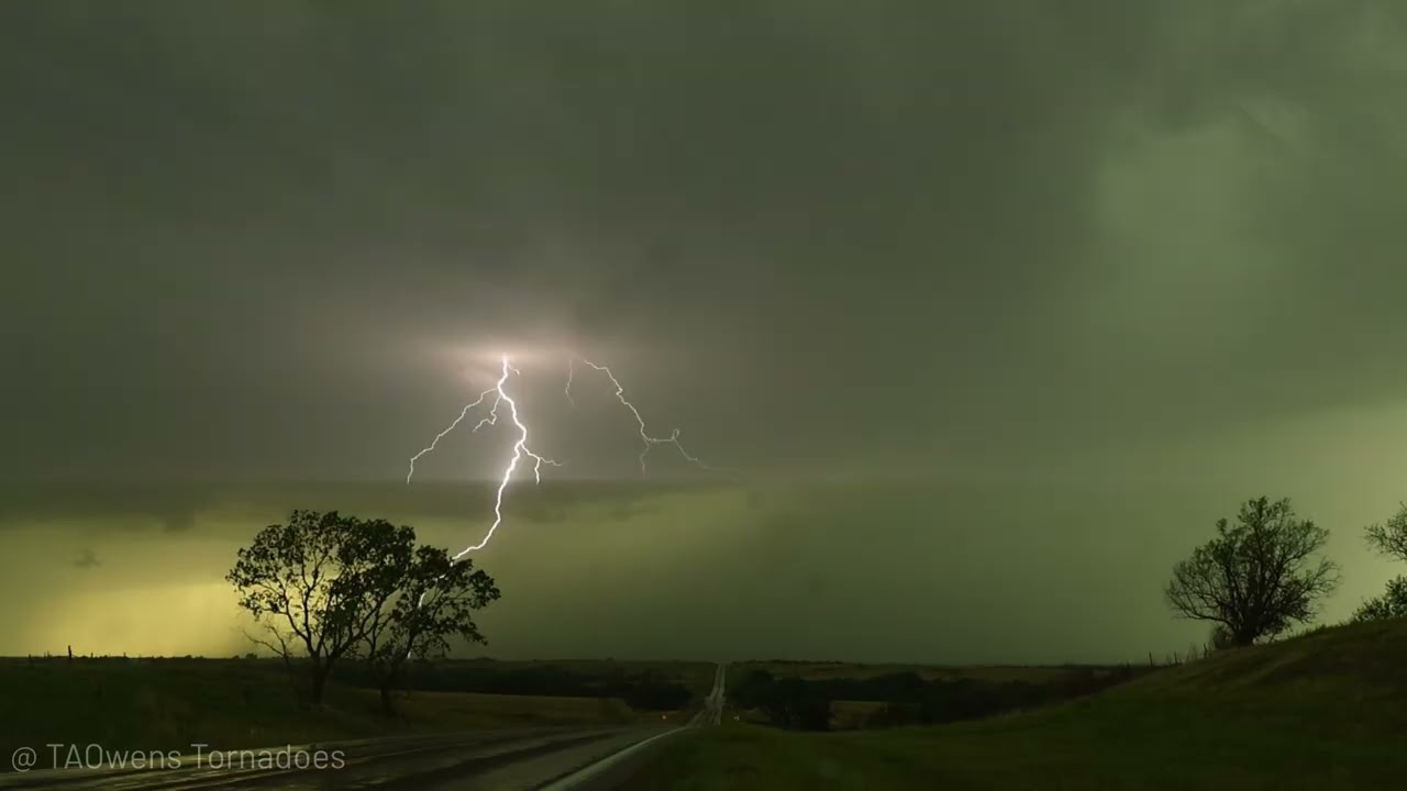 INSANE Supercell with TORNADO EMERGENCY near Hebron, Nebraska (4K) - May 17, 2026