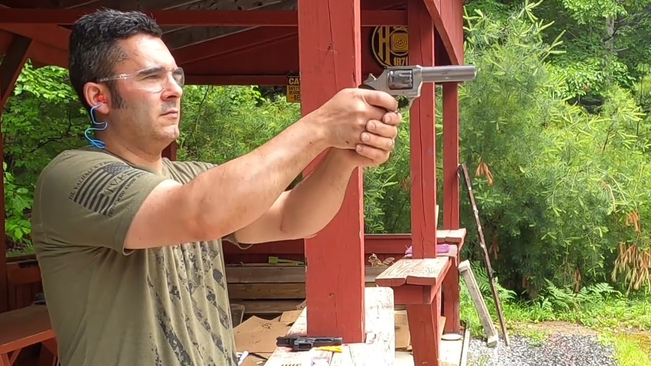 Charter Arms Target Pathfinder 8 shot .22lr at the range