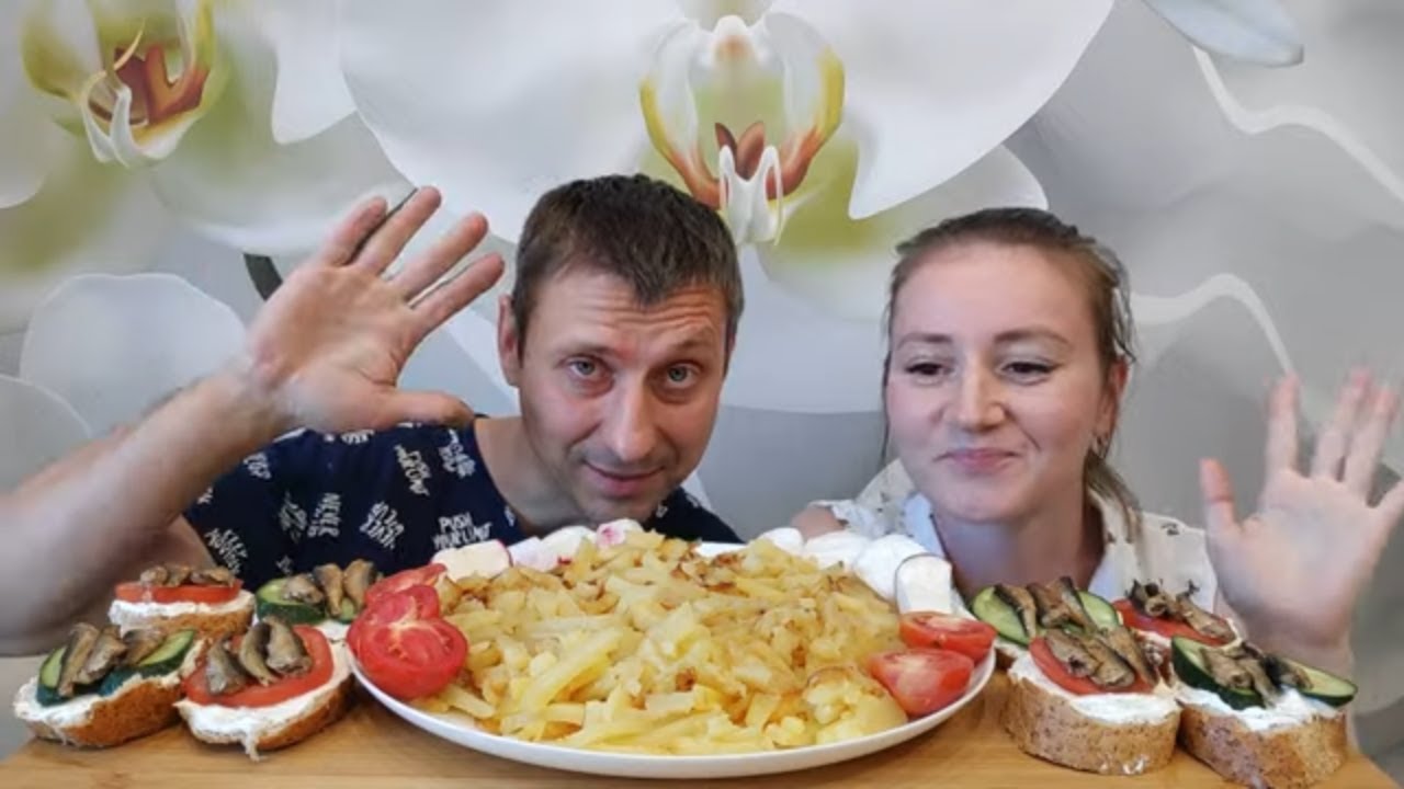 MUKBANG | ЖАРЕНАЯ КАРТОШКА бутерброды со шпротами | FRIED POTATOES